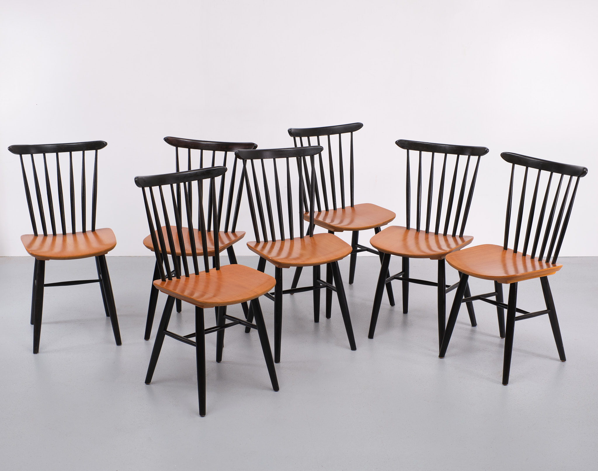 set off 7 Spindle back  dining chairs 1960s